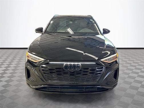 Mythos Black Metallic 2024 Audi Q8 e-tron Prestige