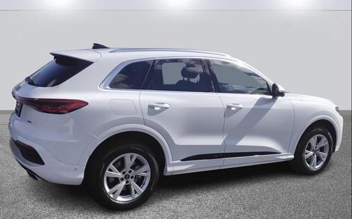 2025 Audi Q5 Premium TFSI quattro S tronic