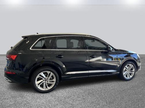 2023 Audi Q7 55 Premium Plus