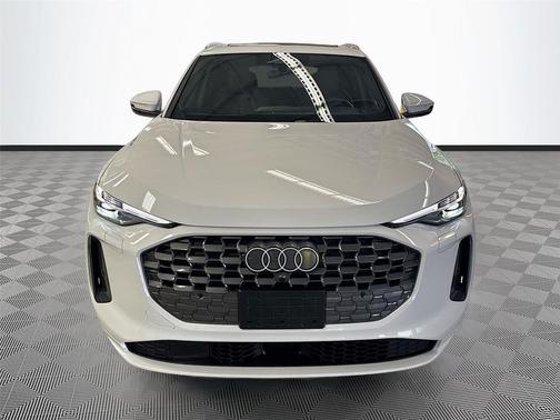 Glacier White Metallic 2026 Audi Q5 Premium Plus TFSI quattro S tronic