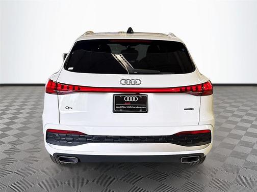 Glacier White Metallic 2026 Audi Q5 Premium Plus TFSI quattro S tronic
