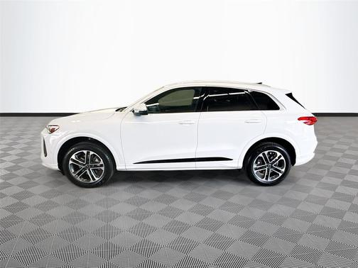 Glacier White Metallic 2026 Audi Q5 Premium Plus TFSI quattro S tronic