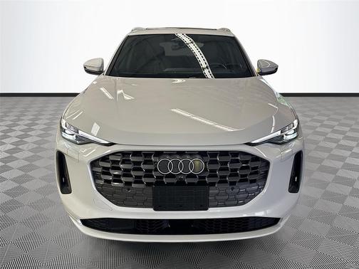 Glacier White Metallic 2026 Audi Q5 Premium Plus TFSI quattro S tronic