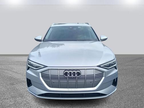 2022 Audi e-tron Premium Plus