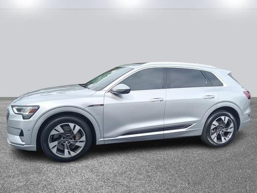 2022 Audi e-tron Premium Plus