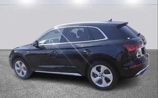 Mythos Black Metallic 2023 Audi Q5 45 S line Premium Plus