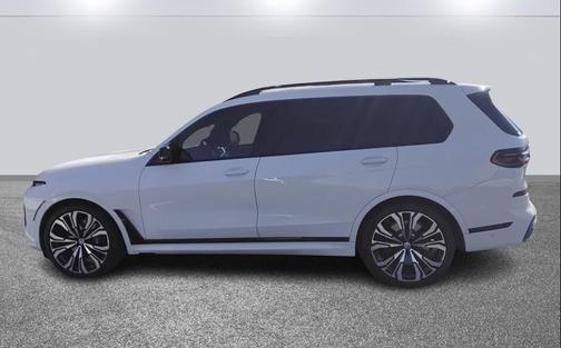 2023 BMW X7 M60i