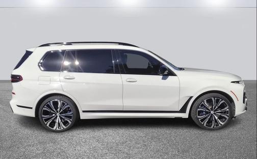 2023 BMW X7 M60i