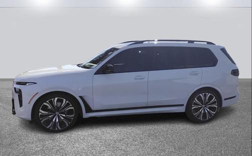2023 BMW X7 M60i