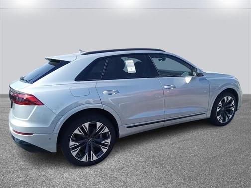 2025 Audi Q8 55 Premium Plus