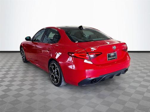 Alfa Rosso 2023 Alfa Romeo Giulia Veloce RWD