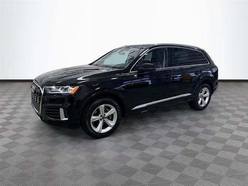 Mythos Black Metallic 2022 Audi Q7 45 Premium Plus