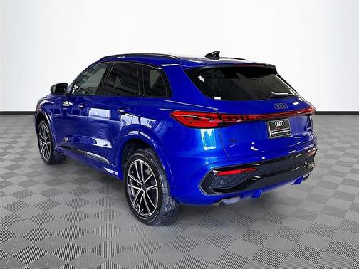 Ultra Blue Metallic 2026 Audi Q5 Premium Plus TFSI quattro S tronic