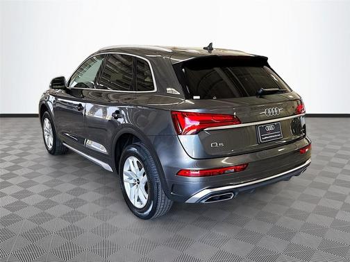 Daytona Gray Pearl Effect 2023 Audi Q5 45 S line Premium
