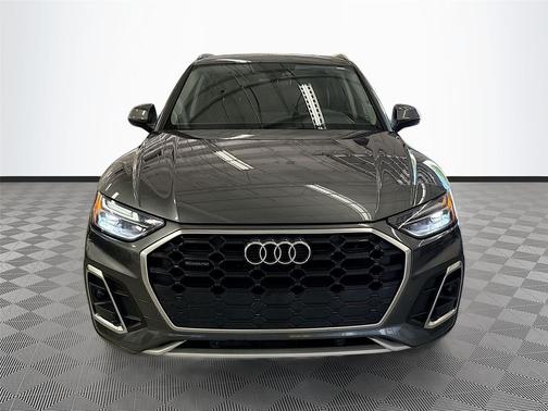 Daytona Gray Pearl Effect 2023 Audi Q5 45 S line Premium