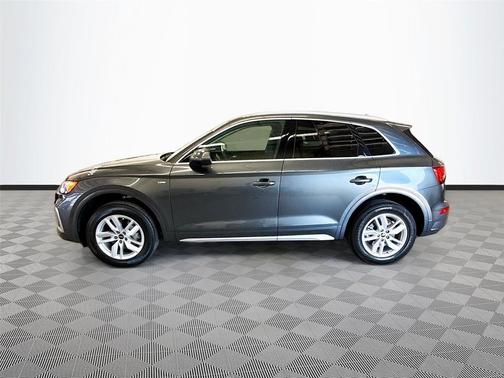 Daytona Gray Pearl Effect 2023 Audi Q5 45 S line Premium