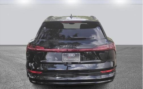 2022 Audi e-tron Premium Plus