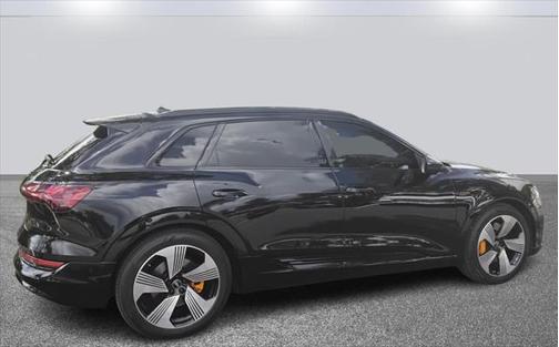 2022 Audi e-tron Premium Plus