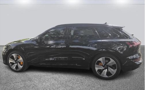 2022 Audi e-tron Premium Plus