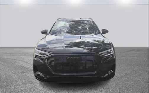 2022 Audi e-tron Premium Plus