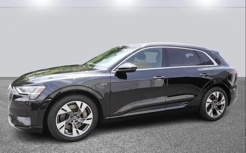 2022 Audi e-tron Premium Plus