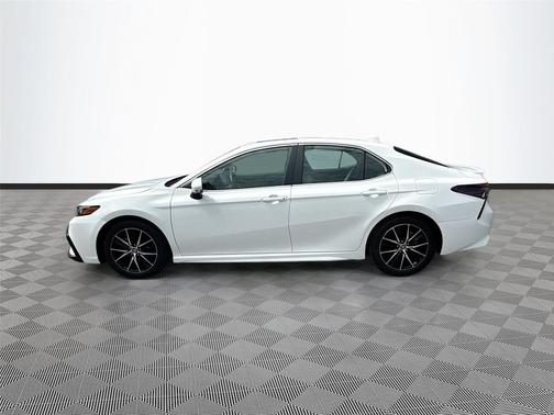Ice Cap 2024 Toyota Camry SE