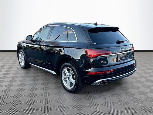 Mythos Black Metallic 2024 Audi Q5 55 S line Premium