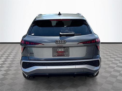 Daytona Gray Pearl Effect 2026 Audi Q3 TFSI quattro S tronic