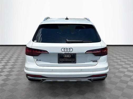 Glacier White Metallic 2023 Audi A4 allroad Prestige 45 TFSI quattro S tronic