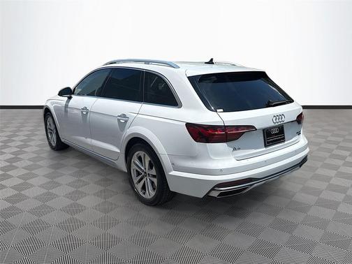 Glacier White Metallic 2023 Audi A4 allroad Prestige 45 TFSI quattro S tronic