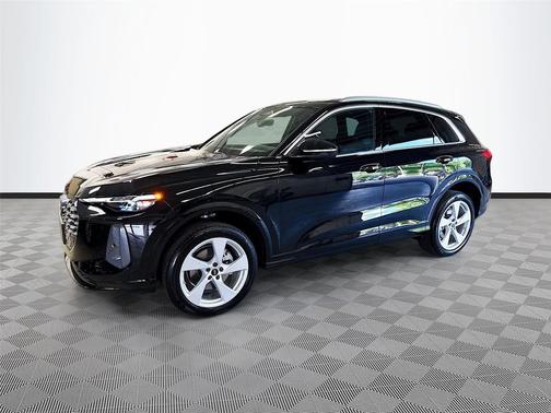 Mythos Black Metallic 2026 Audi Q5 Premium Plus TFSI quattro S tronic