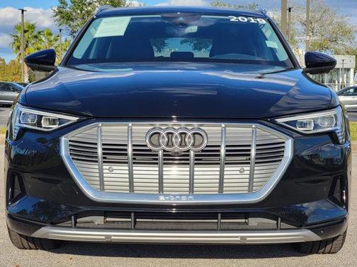 Mythos Black Metallic 2019 Audi e-tron Premium Plus