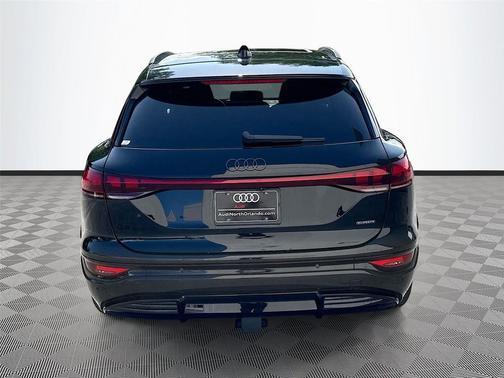 Mythos Black Metallic 2027 Audi Q6 e-tron Prestige