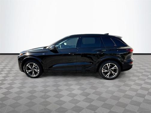 Mythos Black Metallic 2027 Audi Q6 e-tron Prestige
