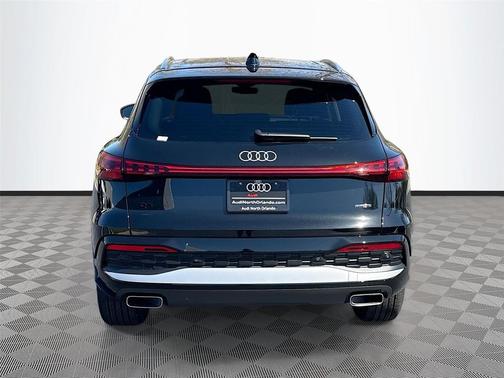 Mythos Black Metallic 2025 Audi Q5 Premium TFSI quattro S tronic