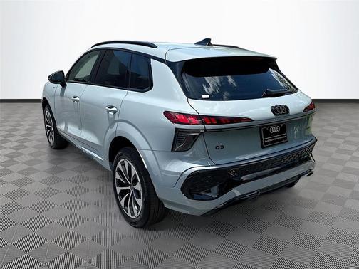 Arrow Gray Pearl Effect 2026 Audi Q3 TFSI quattro S tronic