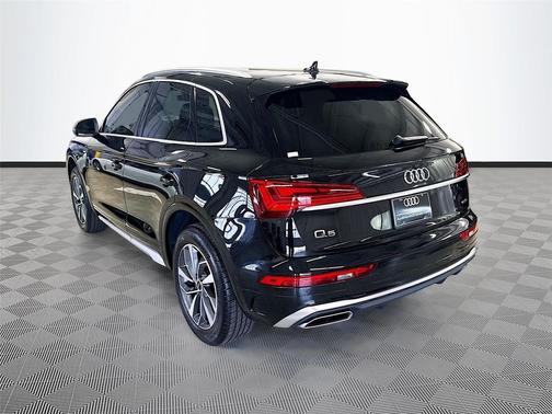 Mythos Black Metallic 2024 Audi Q5 45 S line Premium