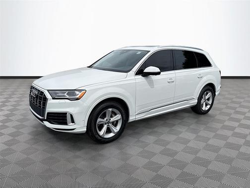 Carrara White 2021 Audi Q7 45 Premium