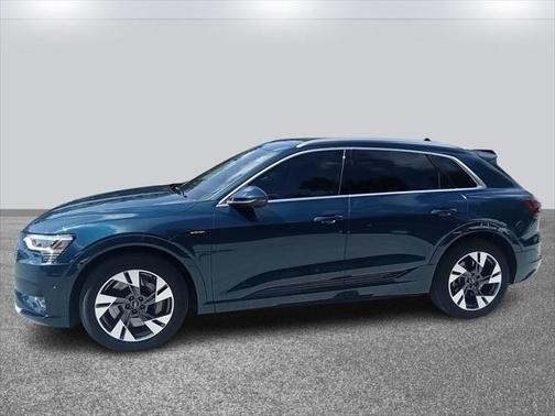 2022 Audi e-tron Premium Plus