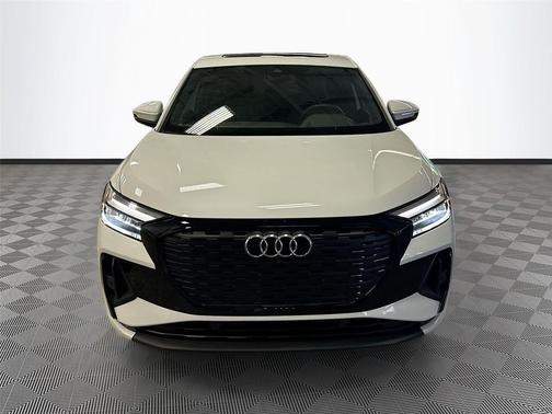 Glacier White Metallic 2025 Audi Q4 e-tron Sportback Premium 55 quattro