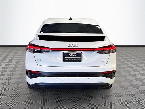 Glacier White Metallic 2025 Audi Q4 e-tron Sportback Premium 55 quattro