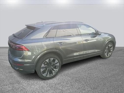 2025 Audi Q8 55 Premium Plus