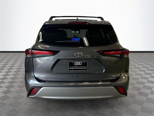Magnetic Gray Metallic 2024 Toyota Highlander Platinum