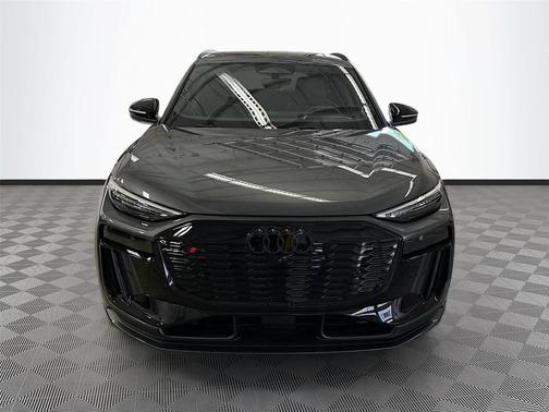 Daytona Gray Pearl Effect 2027 Audi SQ6 e-tron Prestige