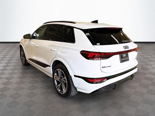 Glacier White Metallic 2027 Audi Q6 e-tron Premium Plus