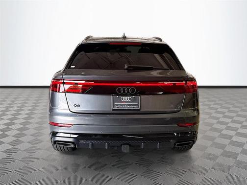 Daytona Gray Pearl Effect 2026 Audi Q8 55 Premium Plus