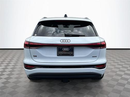 2025 Audi Q6 e-tron Premium quattro