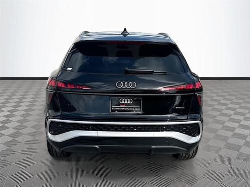 Mythos Black Metallic 2026 Audi Q3 TFSI quattro S tronic