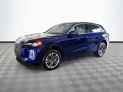 Navarra Blue Metallic 2026 Audi Q5 Premium TFSI quattro S tronic