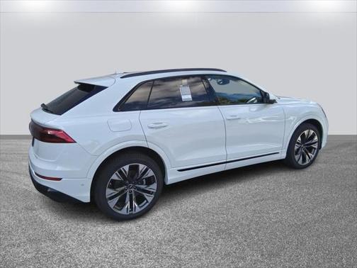 2025 Audi Q8 55 Premium Plus